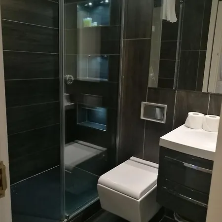 Apartment Serviced By Premier City *