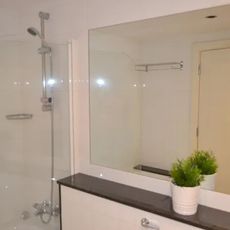 Serviced By Premier City Apartment